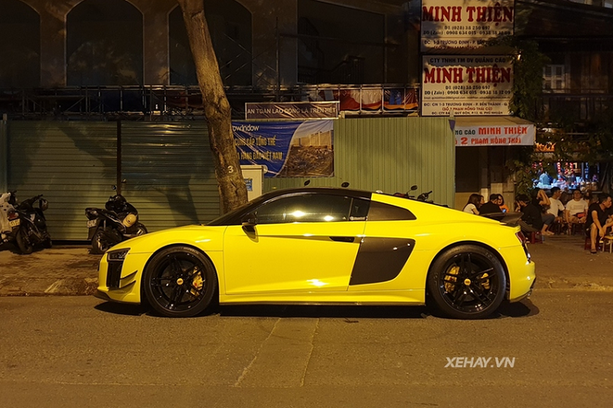 Ngam Audi R8 tren pho Sai Gon, 