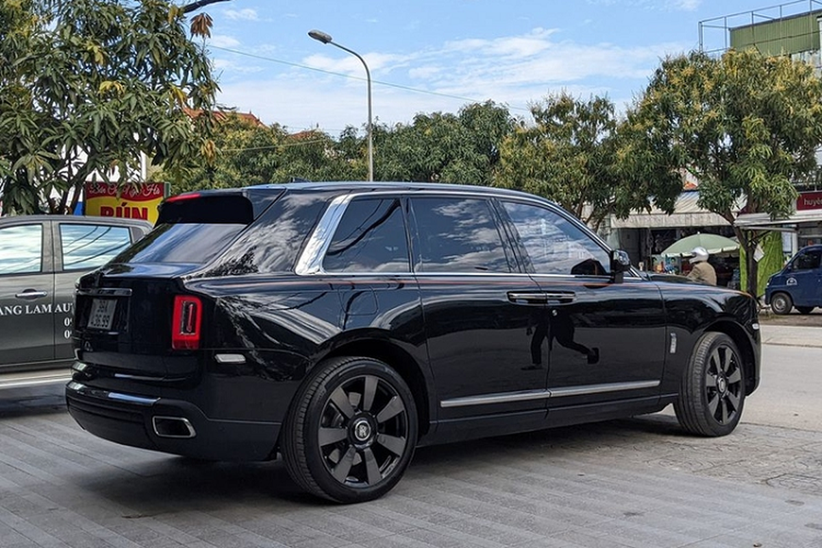 Rolls-Royce Cullinan gan 40 ty dong, 