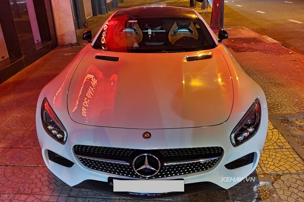 Can canh Mercedes-AMG GT S hon 10 ty, mau trang 