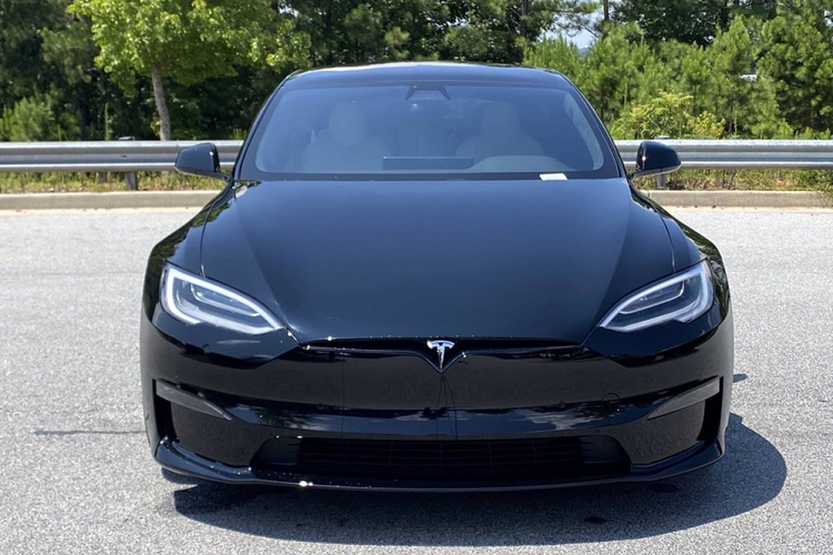 Tesla Model S Plaid 2022 chay dien tien ty dau tien ve Viet Nam