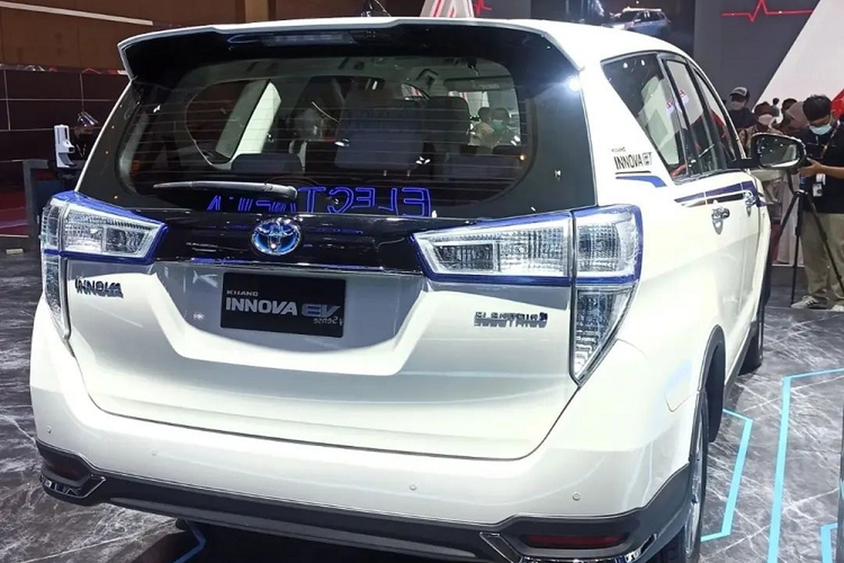 Toyota Innova 2023 chay dien bat ngo 