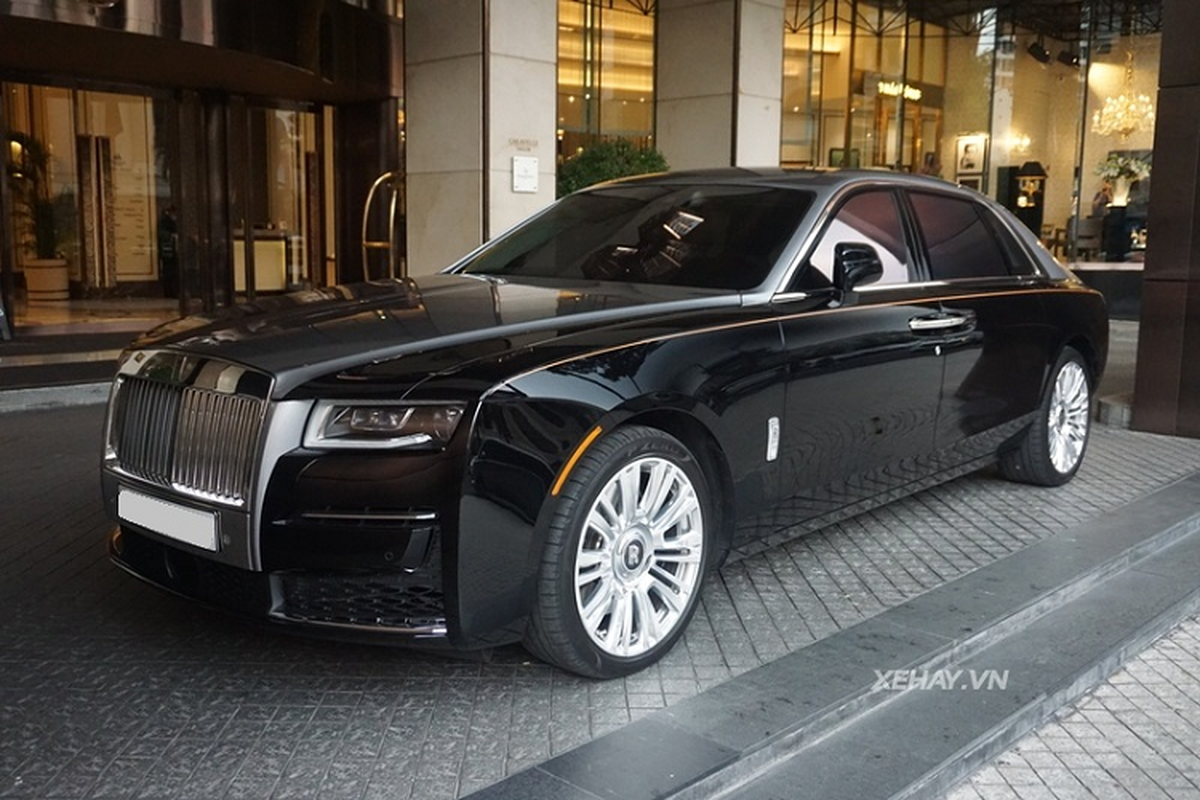 Rolls-Royce Ghost moi tu 30 ty, mau son coachline dac biet tai VN