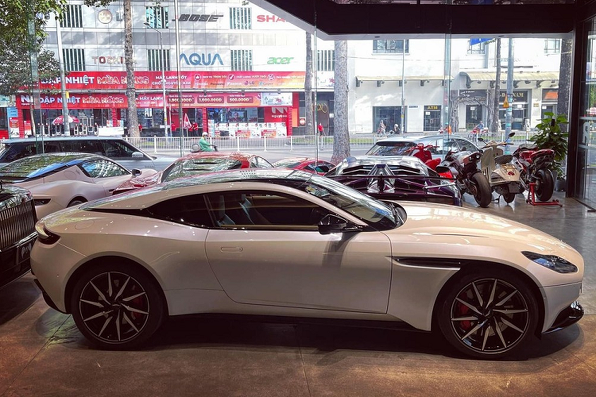 Rao ban Aston Martin DB11 hon 15 ty sau nua nam 