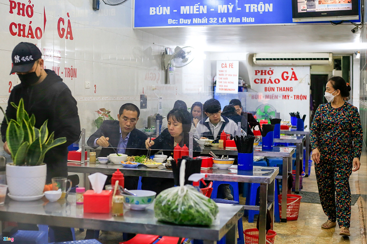 Nhung hang pho ga Ha Noi ban vai tram bat mot ngay-Hinh-8