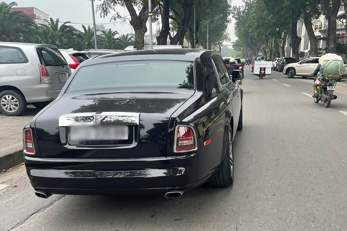 Rolls-Royce Phantom “Rong” hon 35 ty cua Bau Kien bat ngo tai xuat-Hinh-3