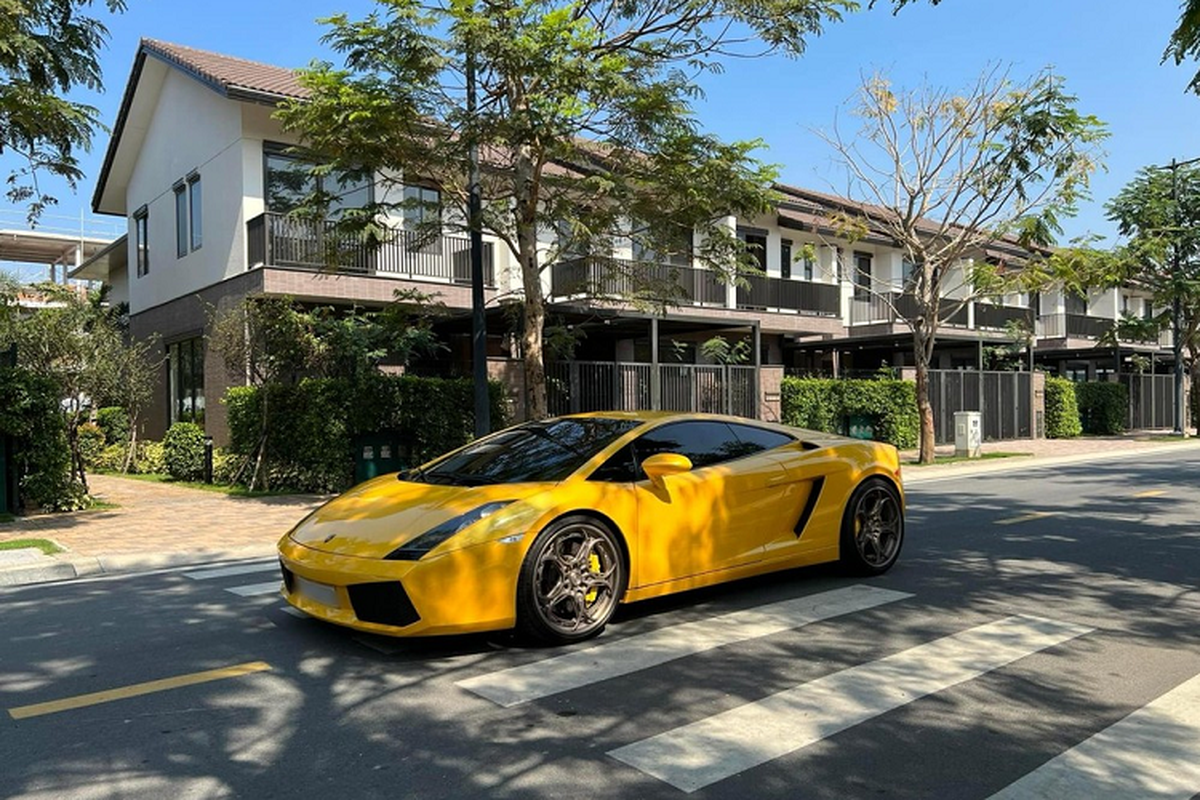 Dai gia Dang Le Nguyen Vu trai nghiem “bo gia” Lamborghini Gallardo