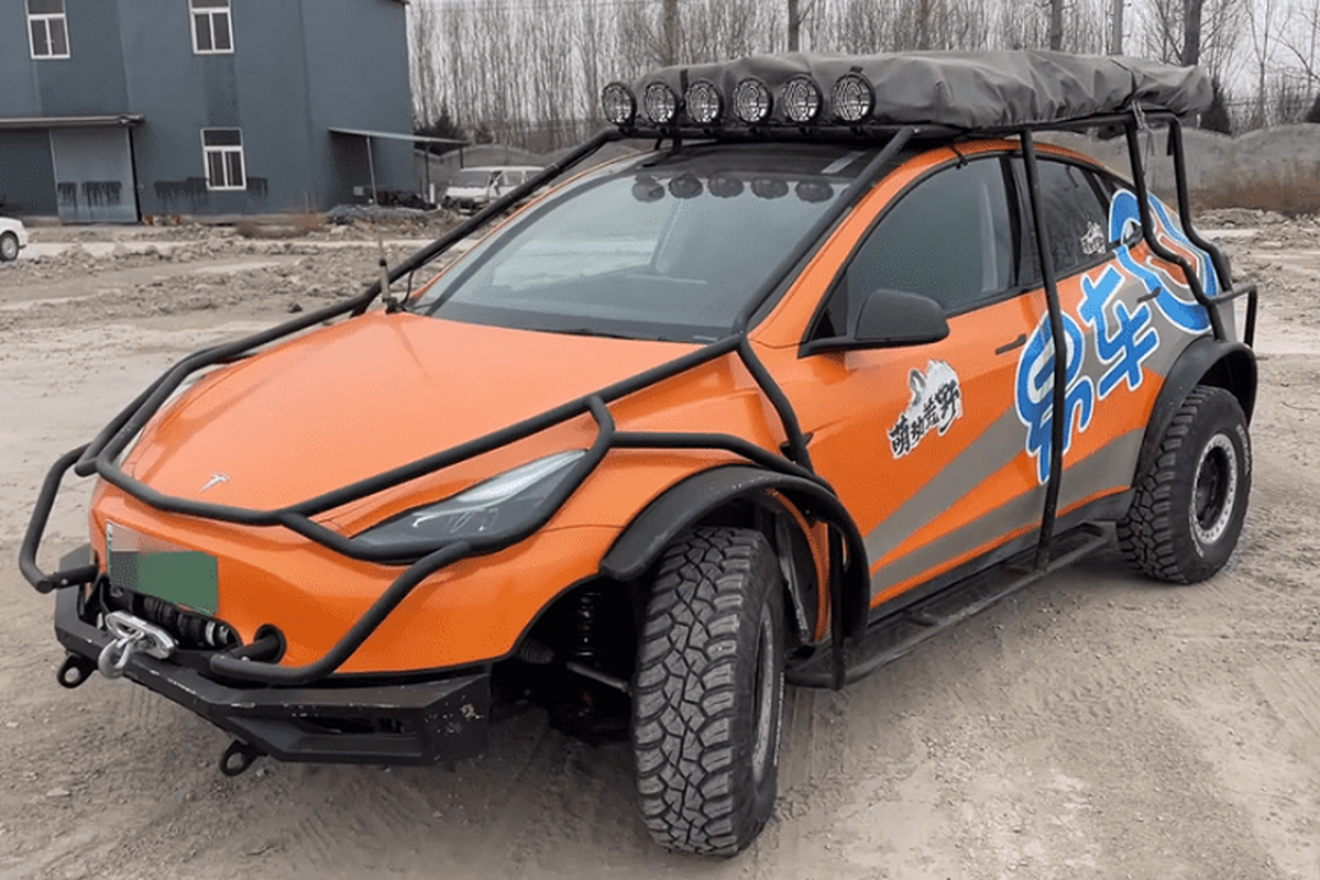 Dan choi Trung Quoc do Tesla Model Y off-road, san sang vuot sa mac