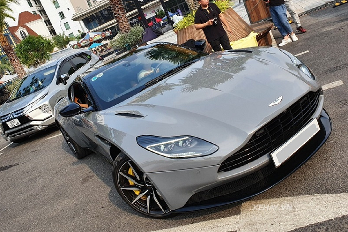 Aston Martin DB11 hon 15 ty mau son xam China Grey ve Viet Nam-Hinh-6