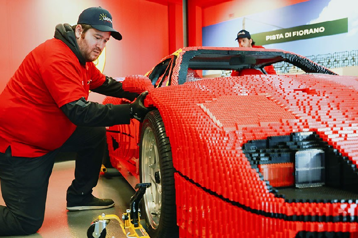 Sieu xe Ferrari F40 duoc lap rap bang hon 358.000 vien gach Lego-Hinh-3