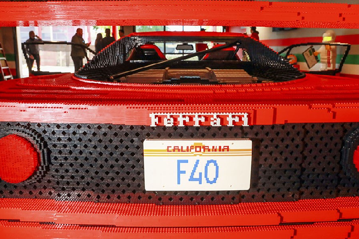 Sieu xe Ferrari F40 duoc lap rap bang hon 358.000 vien gach Lego-Hinh-4