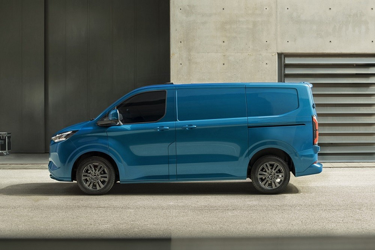 Ford E-Transit Custom 2023 - chiec xe Van dien chay 380 km/lan xac-Hinh-9