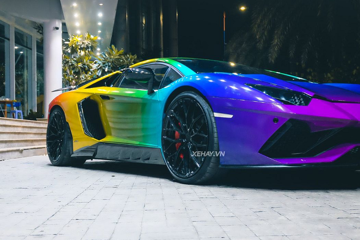 Them Lamborghini Aventador Roadster Novitec khoac ao 7 mau tai Ha Noi-Hinh-4