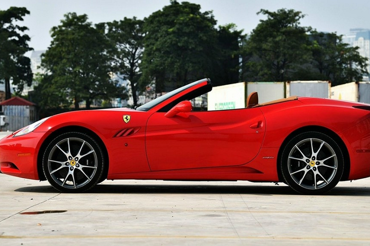 Ferrari California mui tran hon 10 nam tuoi len san xe cu Viet Nam