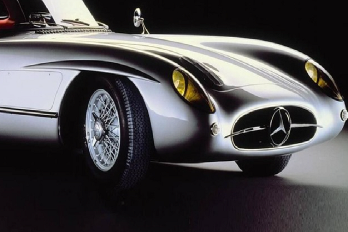 Mercedes-Benz co the da ban chiec 300 SLR toi hon 3278 ty dong?-Hinh-3