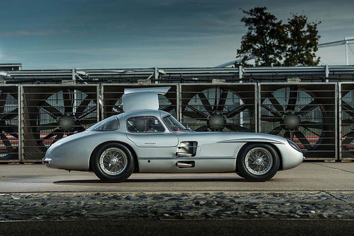 Mercedes-Benz co the da ban chiec 300 SLR toi hon 3278 ty dong?-Hinh-2