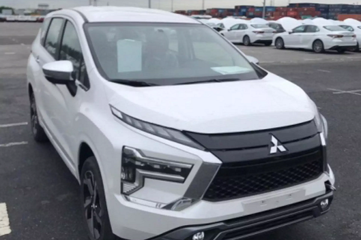 Mitsubishi Xpander 2022 da ve Viet Nam, Toyota Veloz Cross de chung-Hinh-2