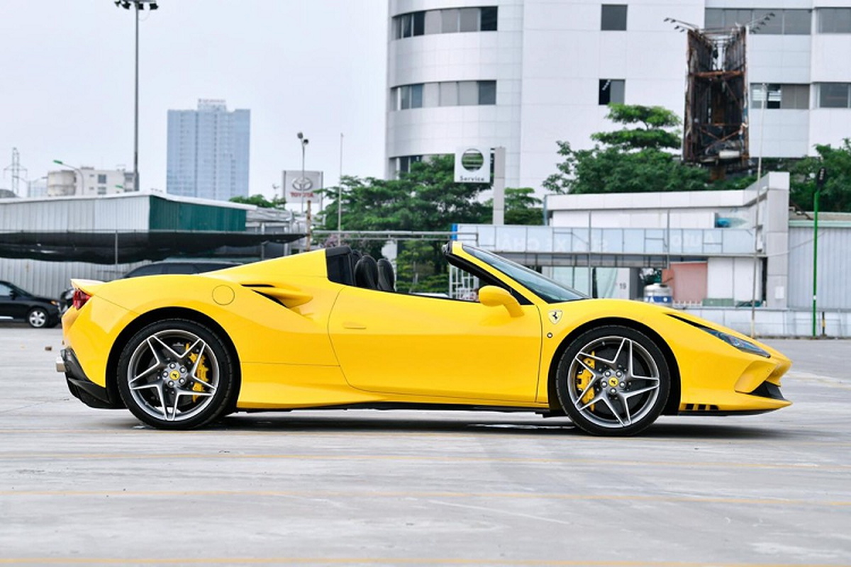 Tien nhieu de ma lam gi? “Qua” Vu lai tau Ferrari F8 Spider 25 ty-Hinh-8