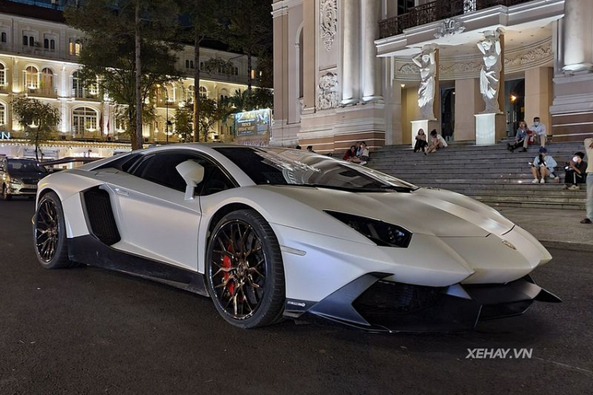 Lamborghini Aventador 50th Anniversario kich doc 