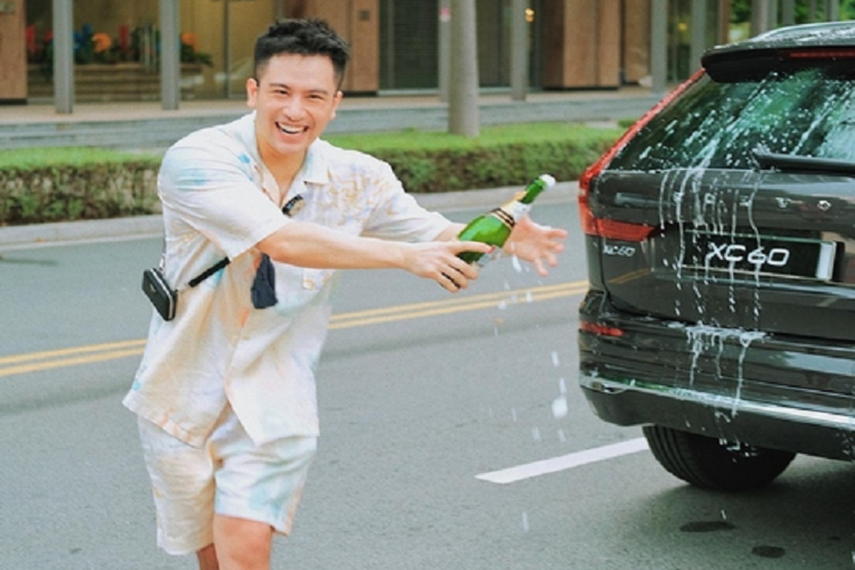 Food Blogger Vu Dino tau SUV hang sang Volvo XC60 hon 2,7 ty dong-Hinh-2