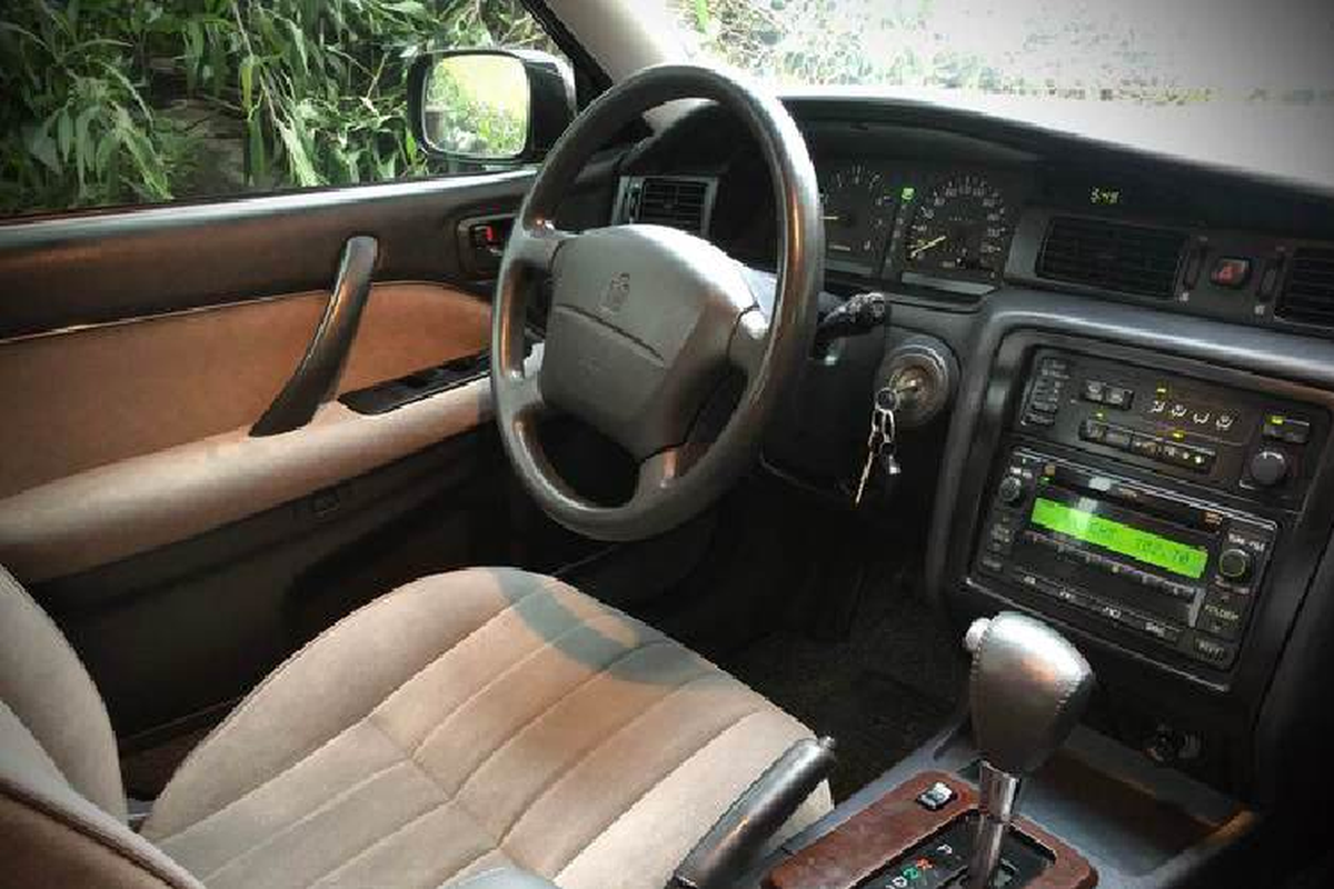 Toyota Crown 