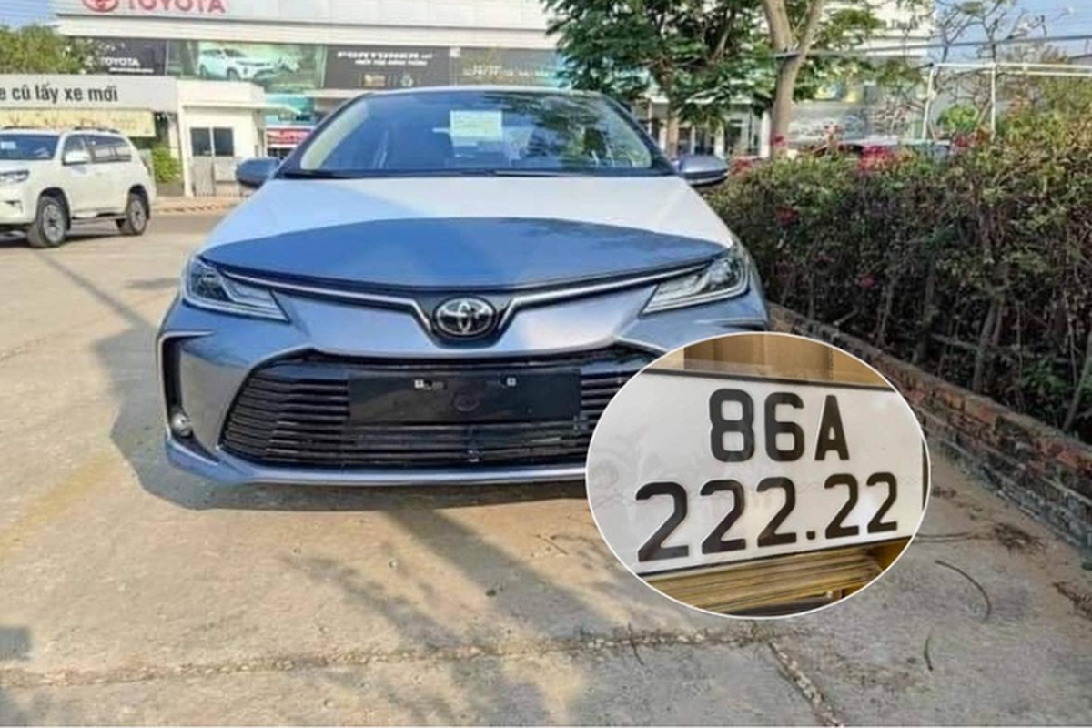 Toyota Corolla Altis trung 