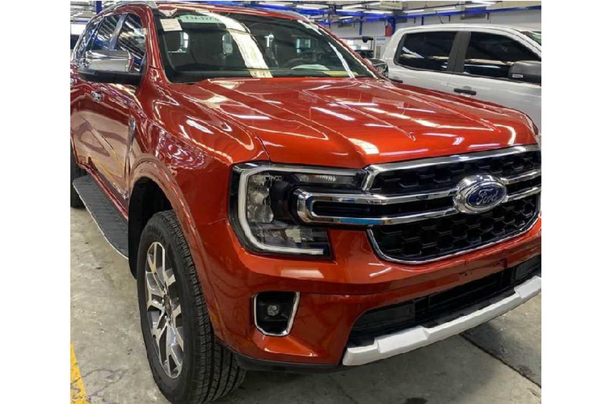 Can canh Ford Everest 2023 