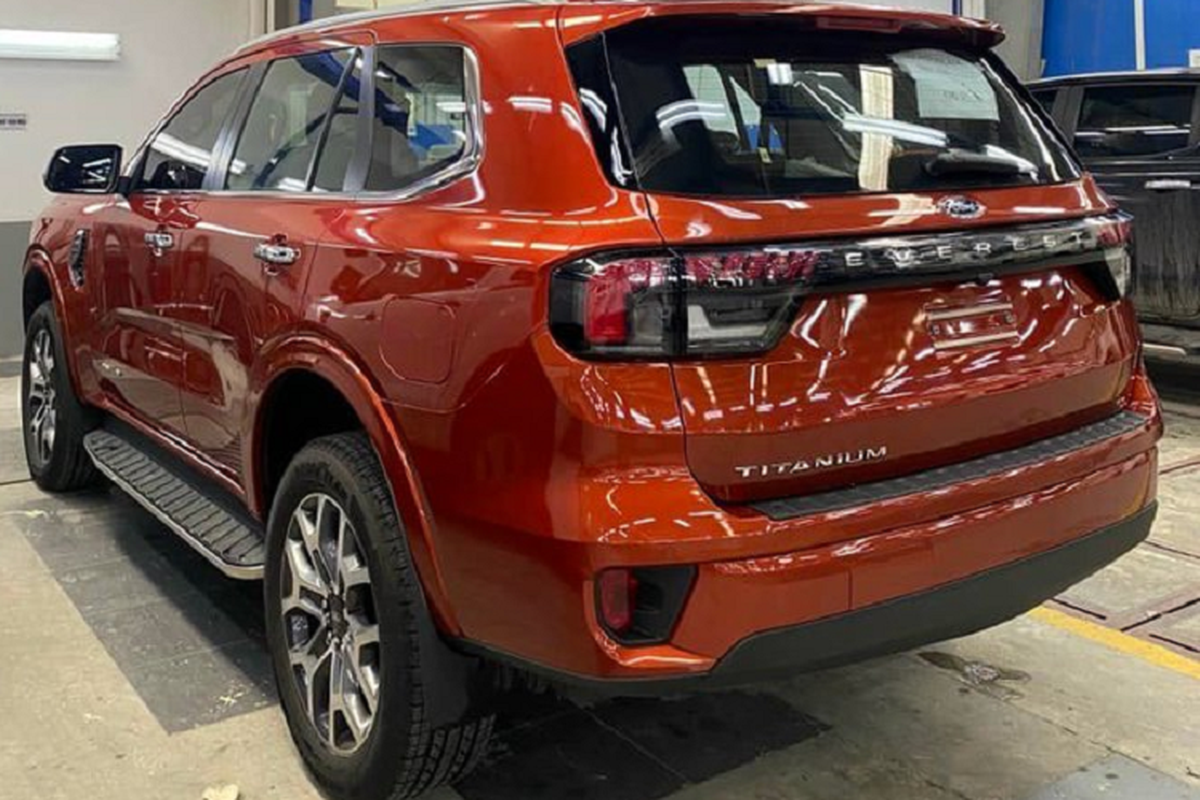 Can canh Ford Everest 2023 