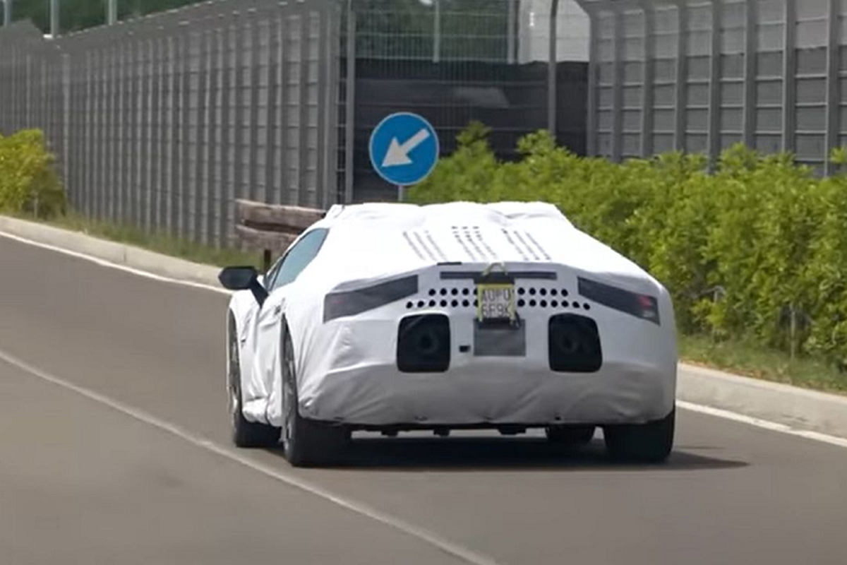Lamborghini Huracan Sterrato ban off-road bi 