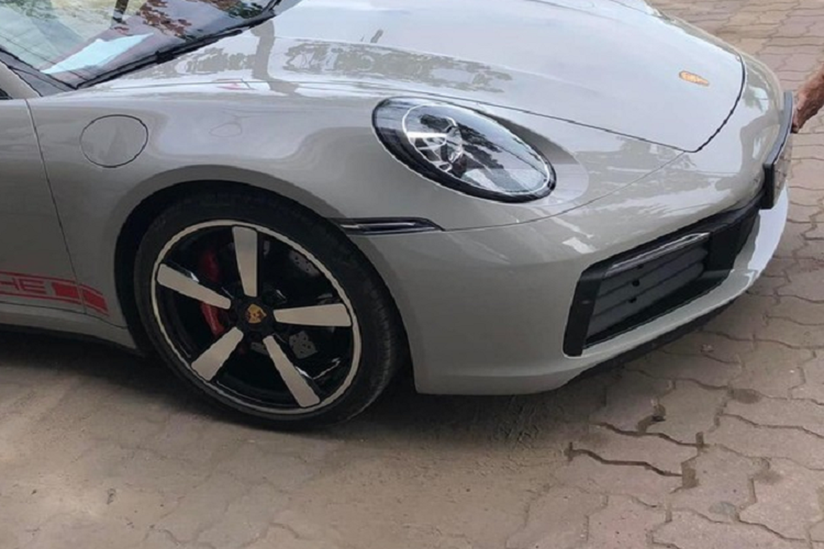 Porsche 911 Targa 4S 992 gan 10 ty dau tien cua dai gia Vung Tau-Hinh-2