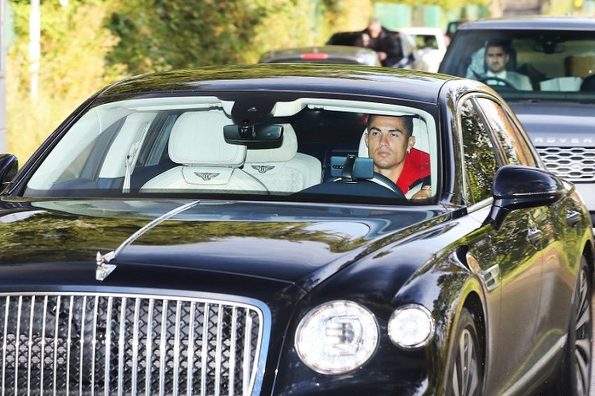 Neu roi MU, Cristiano Ronaldo se lai phai chuyen ca dan sieu xe khung-Hinh-4
