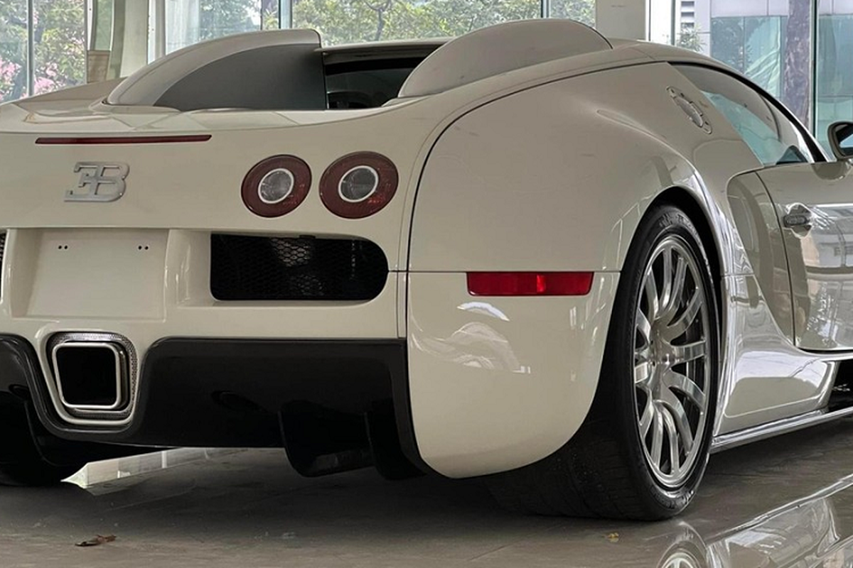 Bugatti Veyron gan 50 ty cua “QUA” Vu xuat hien tai showroom ban xe-Hinh-3
