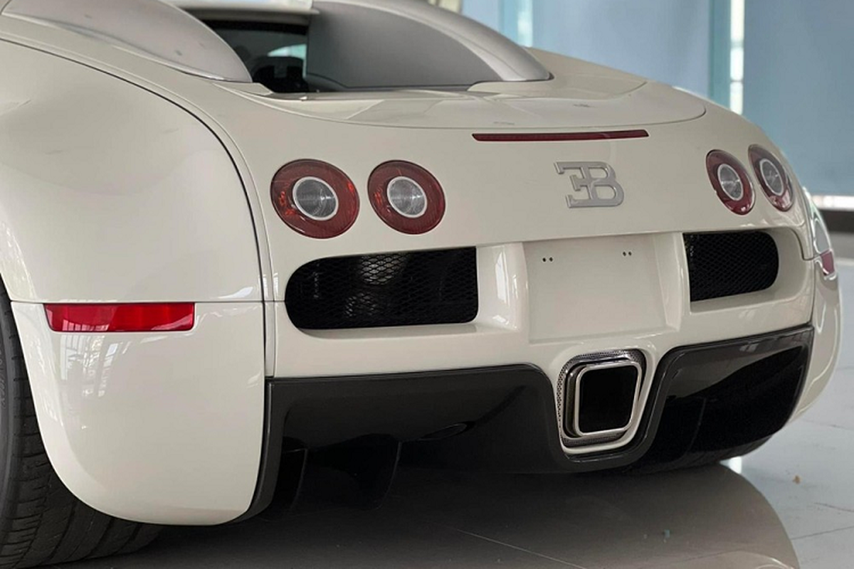 Bugatti Veyron gan 50 ty cua “QUA” Vu xuat hien tai showroom ban xe-Hinh-8