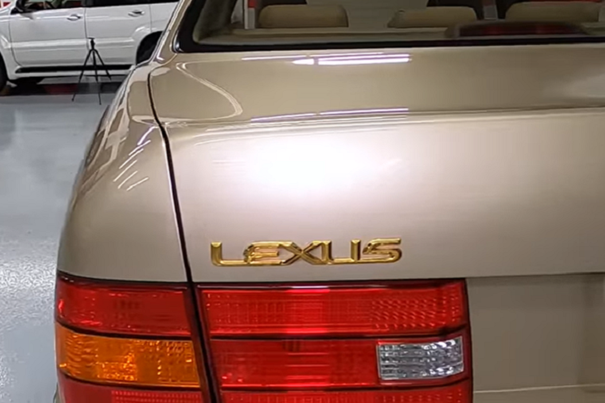 Lexus LS400 cua cha va con, chay hon 226.000km van nhu 