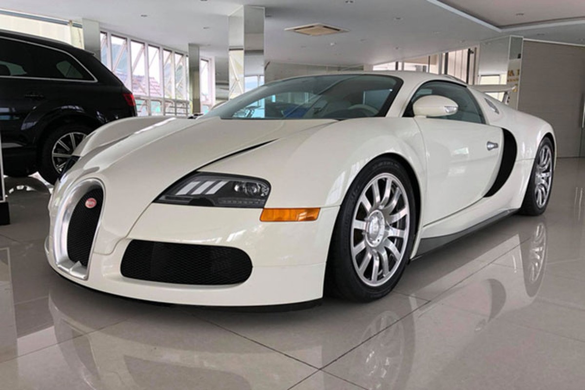 Bugatti Veyron gan 50 ty cua “QUA” Vu xuat hien tai showroom ban xe