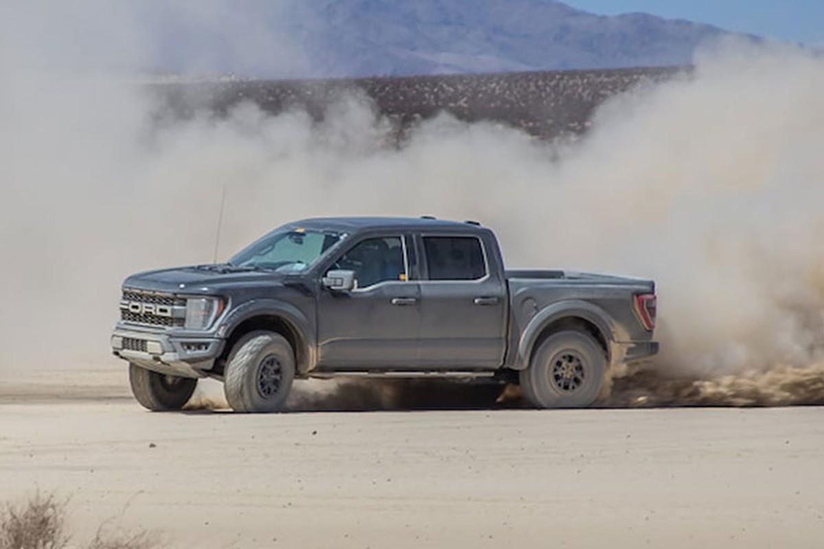 Ford F-150 Raptor R 2023 da san sang 