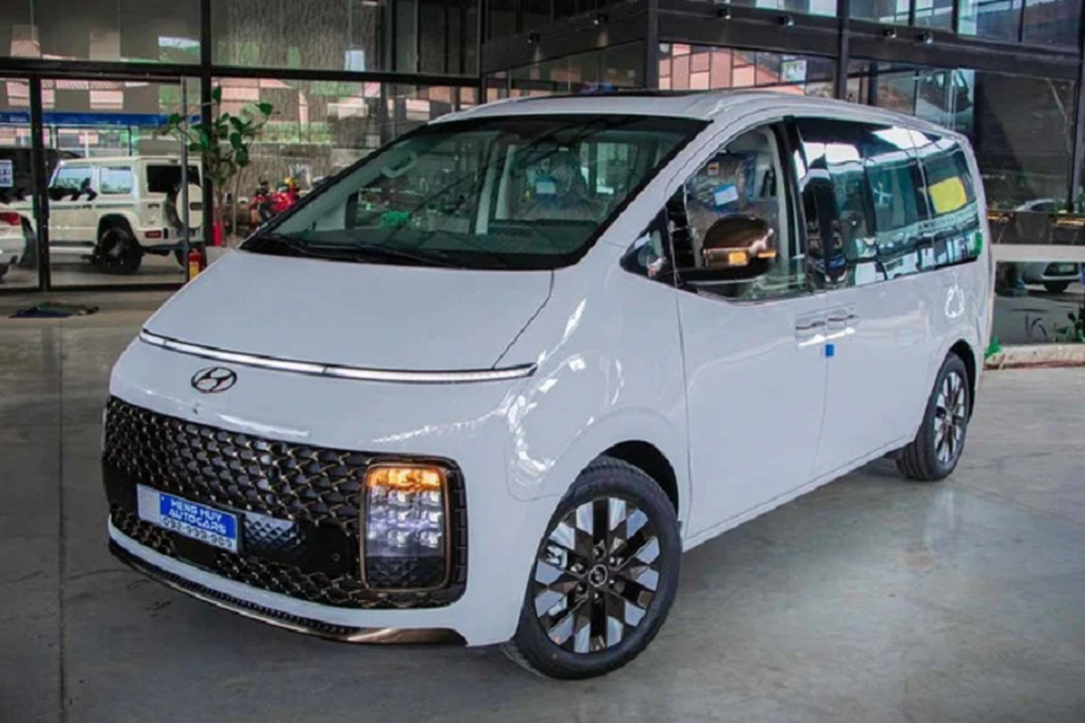 Hyundai Staria 2022 may dau ban 