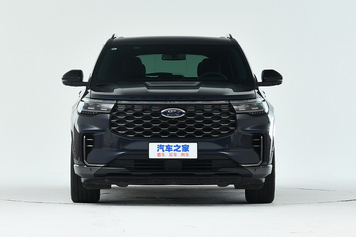 Chi tiet Ford Explorer 2023, man hinh noi that 