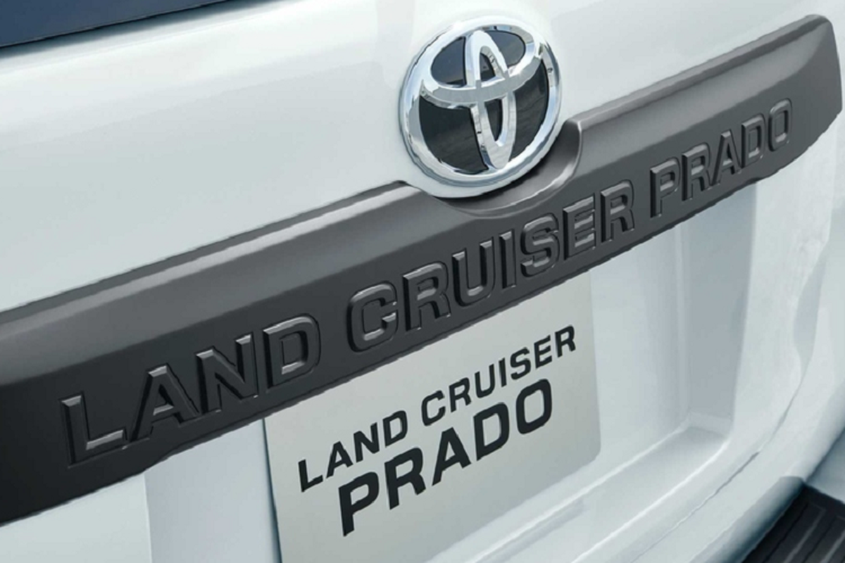 Toyota Land Cruiser Prado 2023 phien ban “bong dem” hon 762 trieu dong-Hinh-3