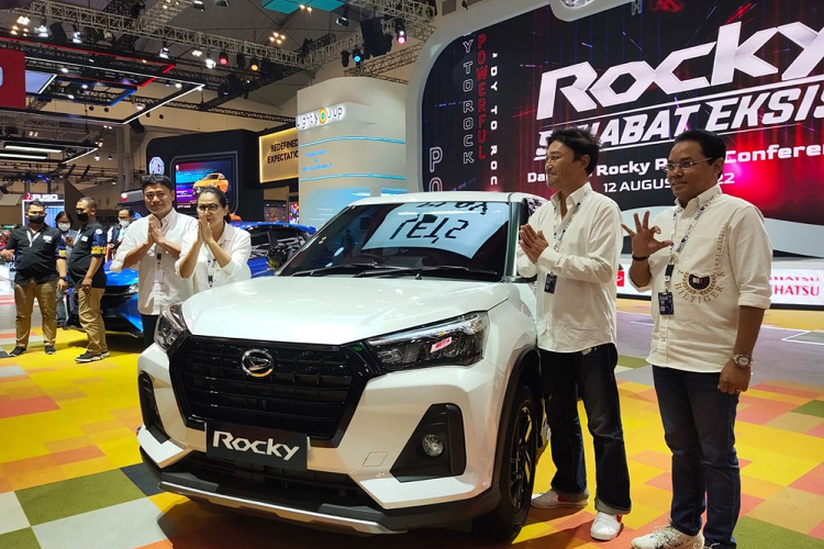 Daihatsu Rocky “em ruot” Toyota Raize tu 322 trieu dong - sieu tiet kiem xang-Hinh-6