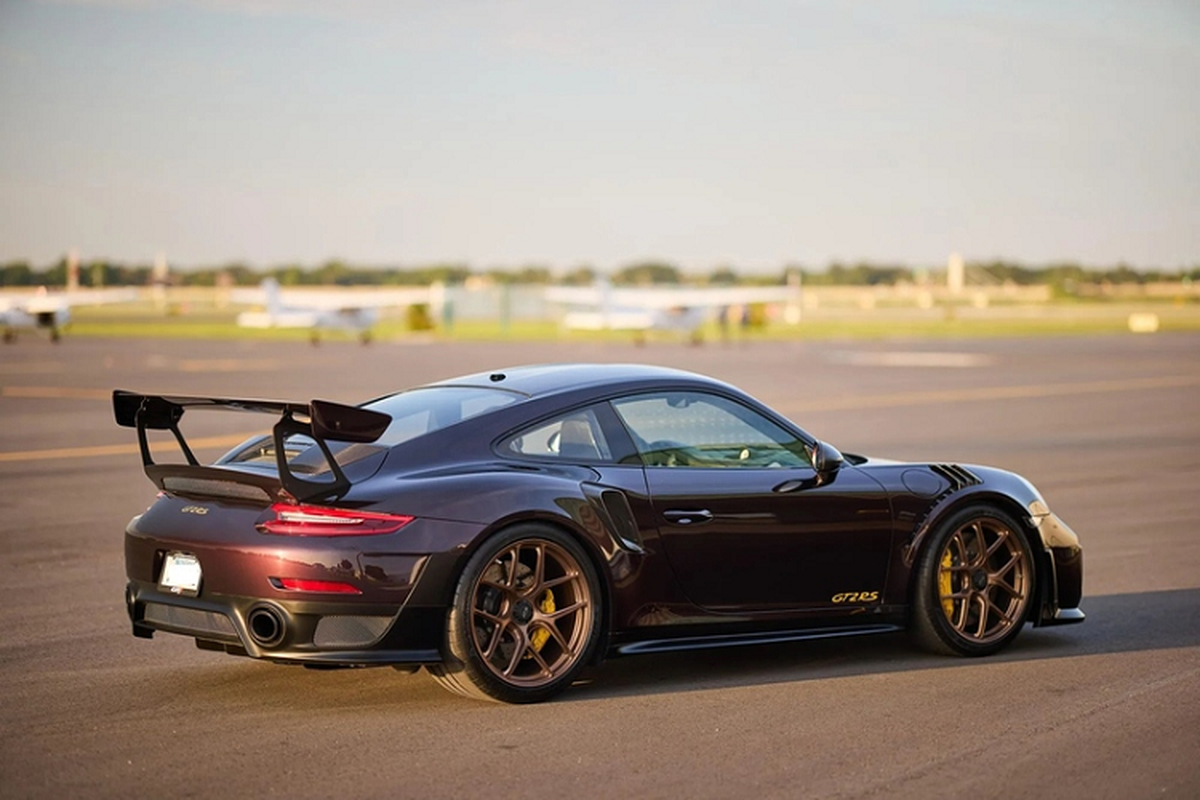 Chiec Porsche 911 GT2 RS 