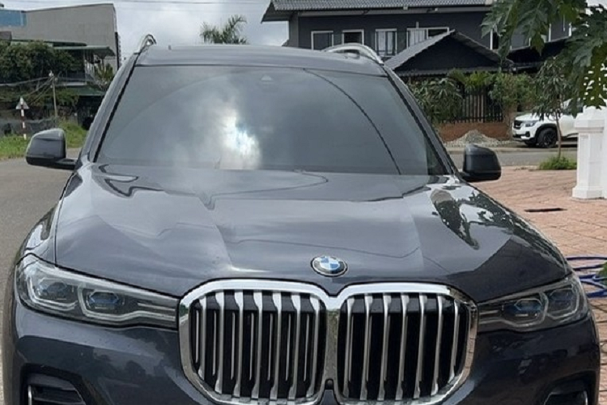 BMW X7 gan 6 ty mang bien 