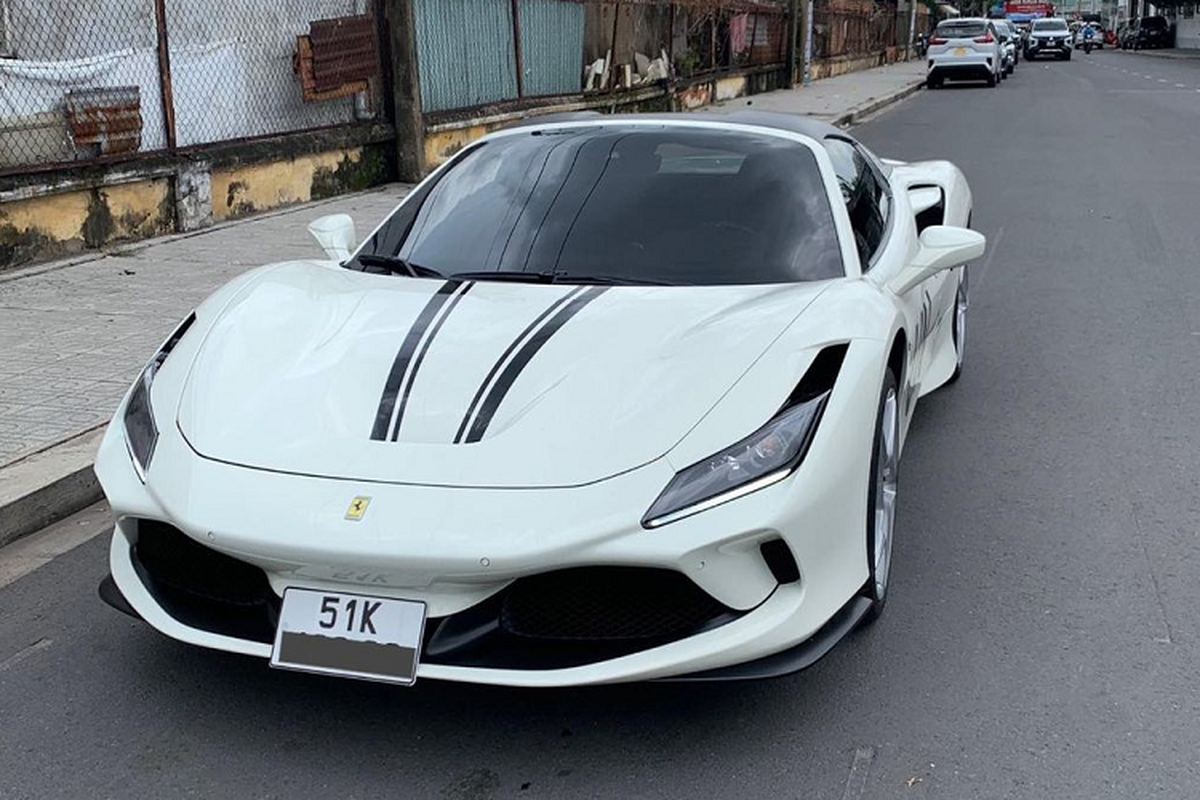 Ferrari F8 Spider hon 25 ty cua ong Dang Le Nguyen Vu ra bien so-Hinh-3