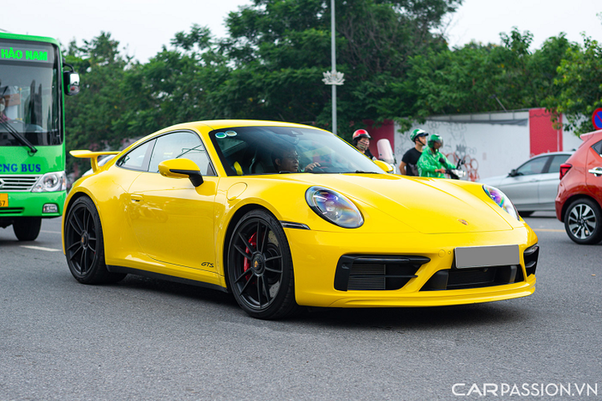 Cham mat Porsche 911 Carrera GTS tu 8,8 ty cua dan choi Ha Noi