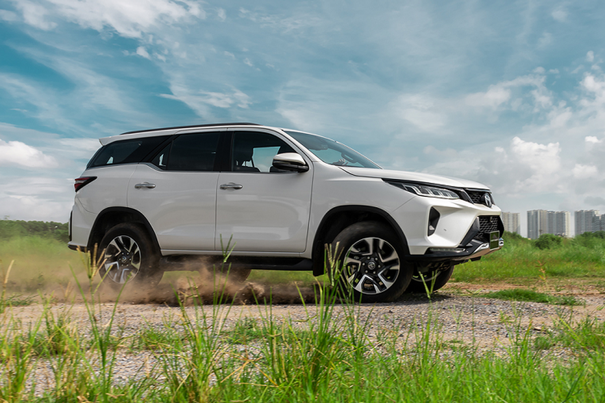 Toyota Fortuner 2023 nang cap tu 941 trieu dong, sap ve Viet Nam?