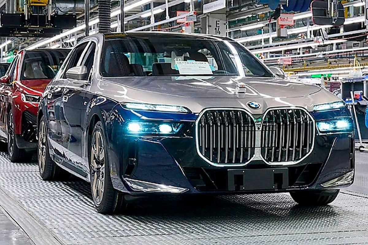 Ly do tuy chon son 2 mau tren BMW 7-Series toi 282 trieu dong?