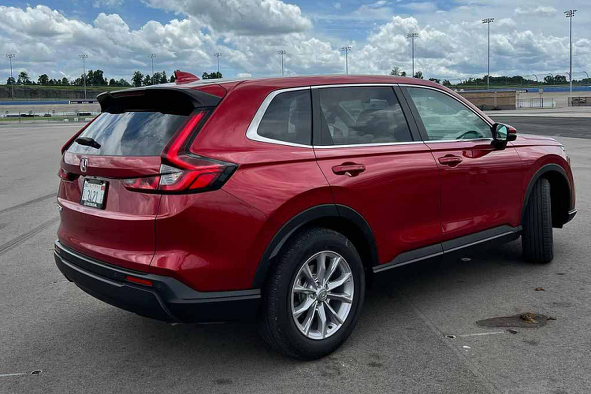 Ly do xe Honda CR-V 2023 dat hon nhieu so voi the he cu?-Hinh-5