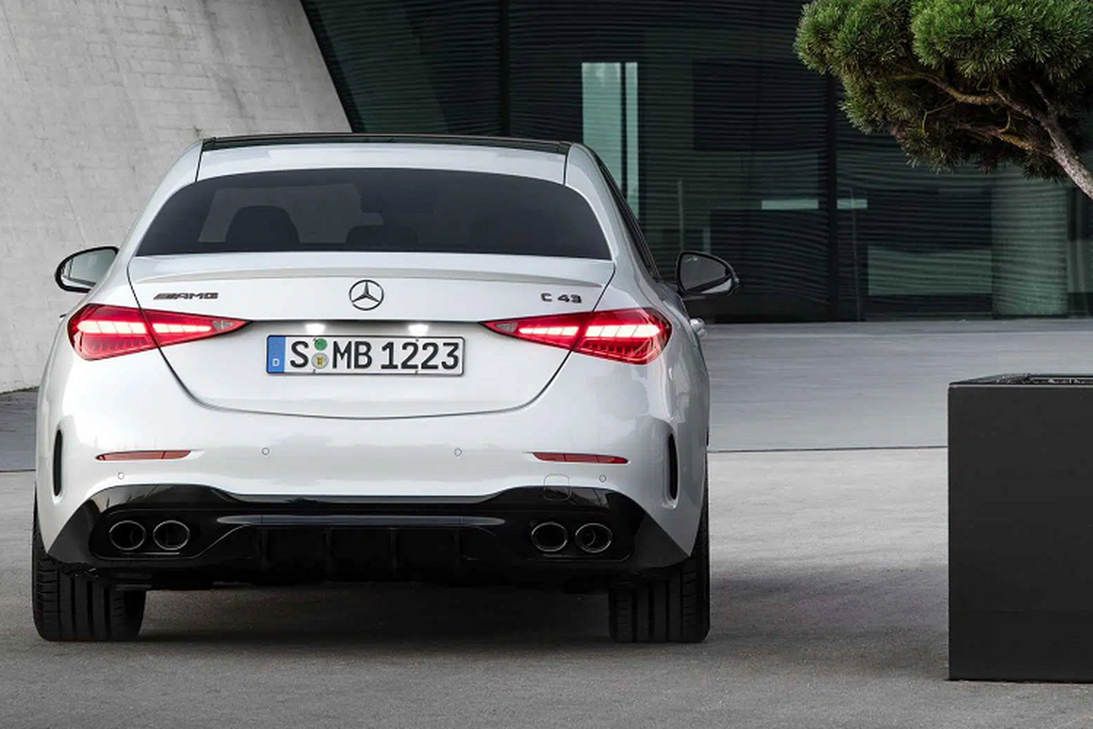 Mercedes-AMG C43 4Matic lap rap Viet Nam gia se... 