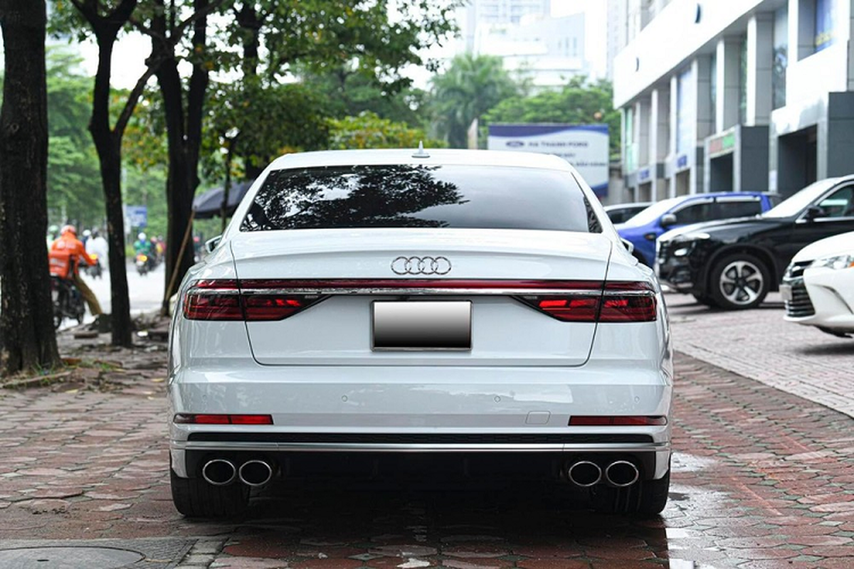 Can canh Audi S8 2021 
