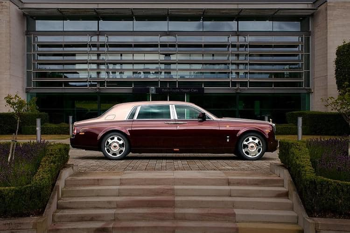 Muon dau gia Rolls-Royce Phantom Lua Thieng phai coc truoc 5,6 ty dong-Hinh-4