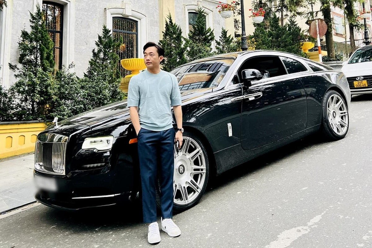Cuong “Do-la” mang xe Rolls-Royce ra Ha Noi va lai xuong tan Sapa